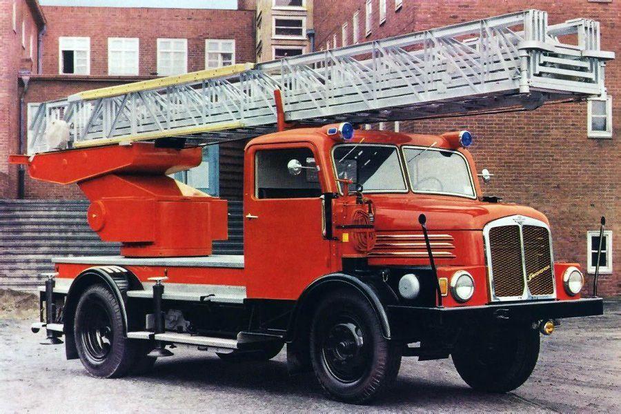 IFA S4000-1 DL-25 Turntable Ladder '1958